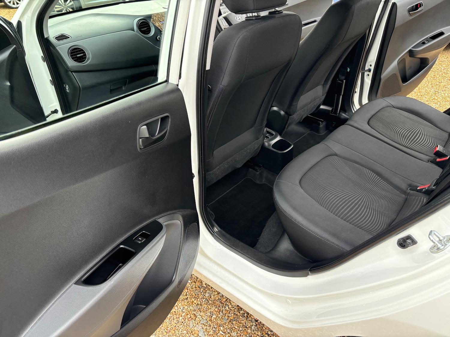 Used Hyundai i10 2018 for sale - 76357780: Photo 34