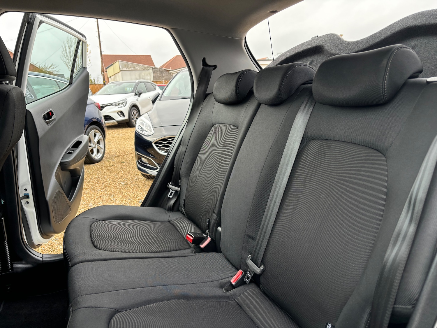 Used Hyundai i10 2018 for sale - 76357780: Photo 35