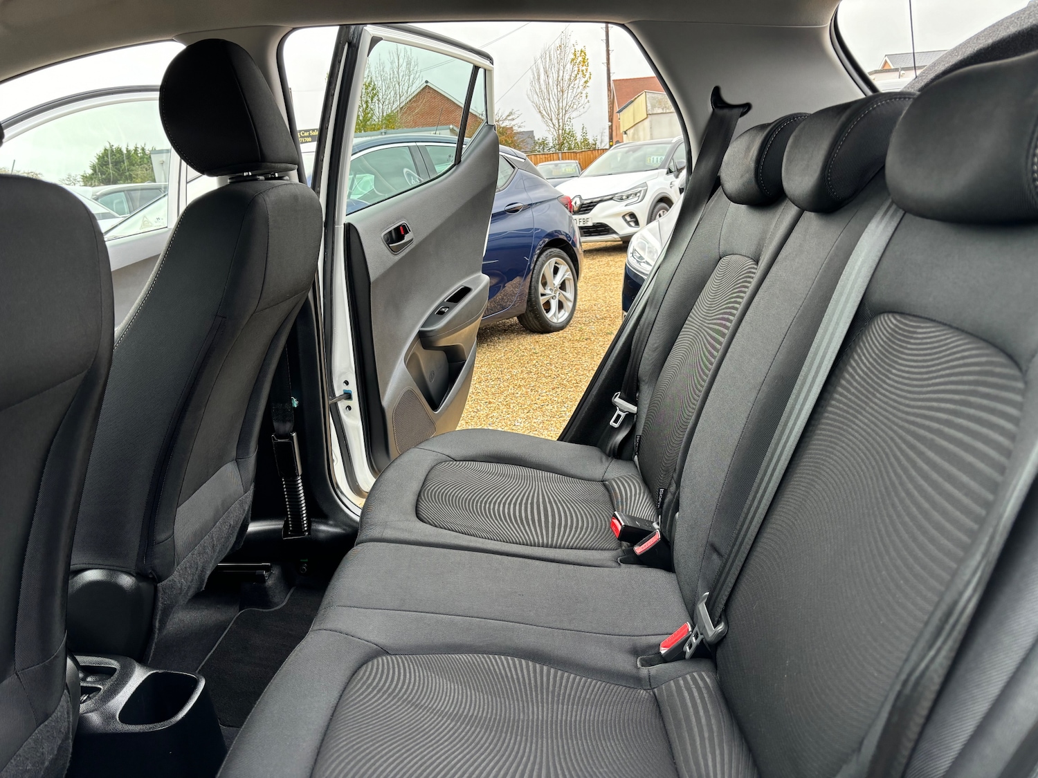 Used Hyundai i10 2018 for sale - 76357780: Photo 36