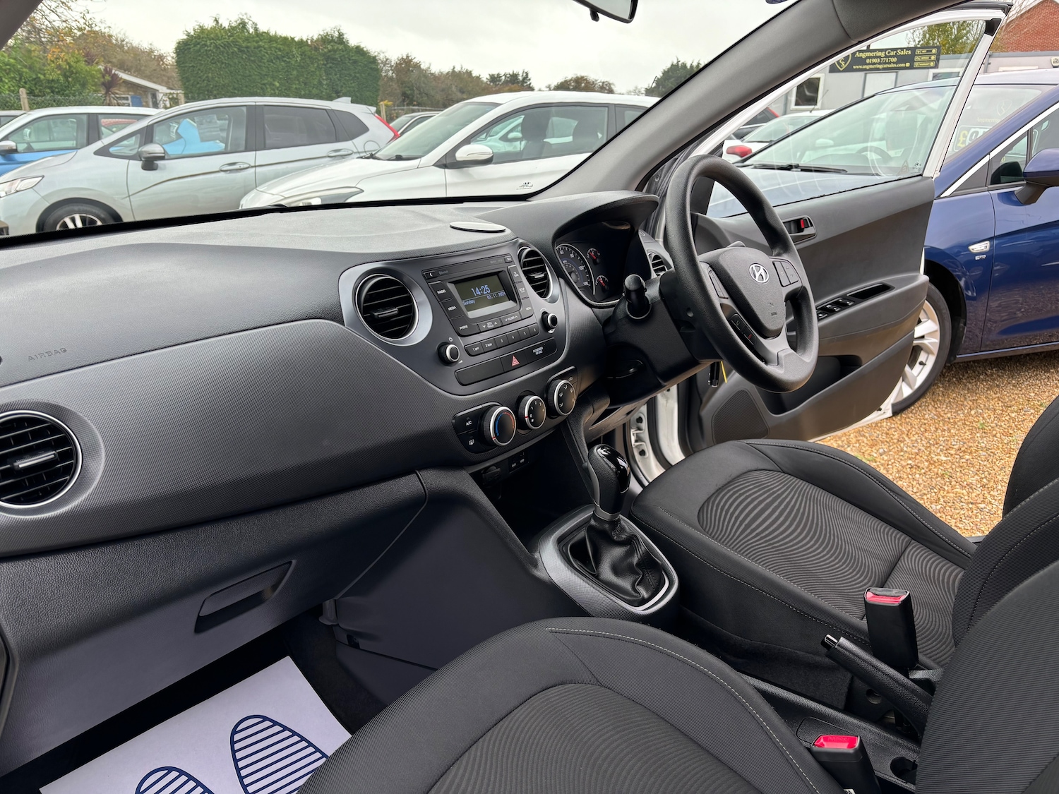 Used Hyundai i10 2018 for sale - 76357780: Photo 7