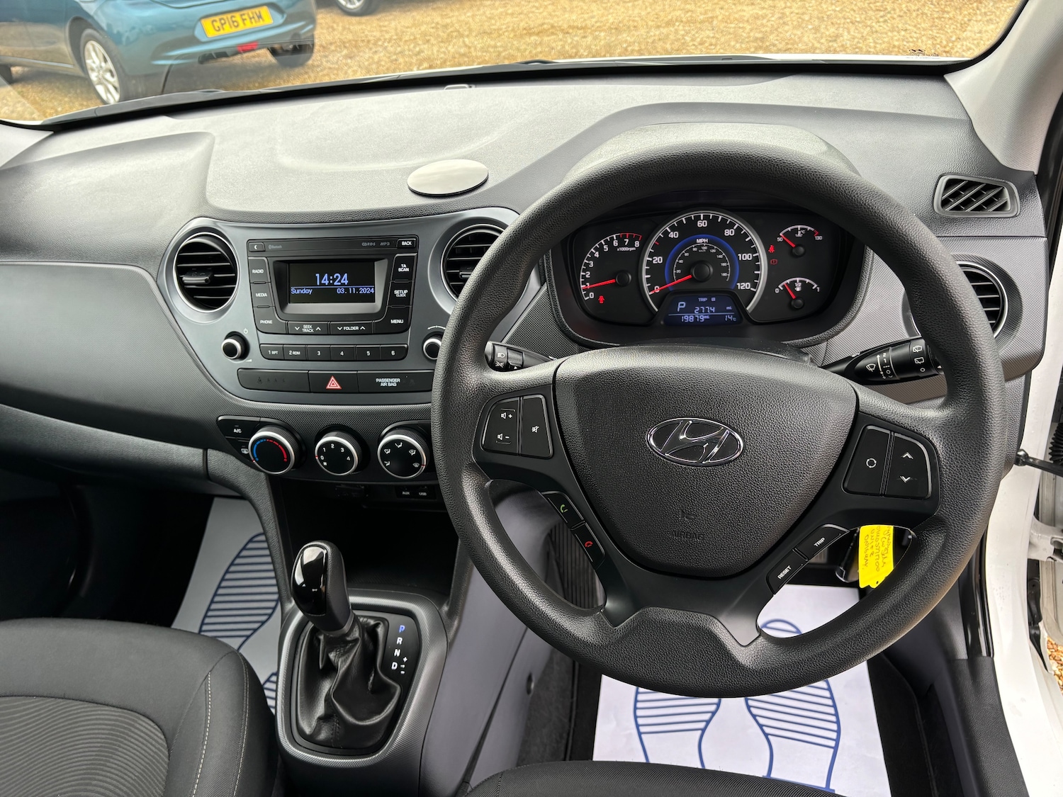 Used Hyundai i10 2018 for sale - 76357780: Photo 8