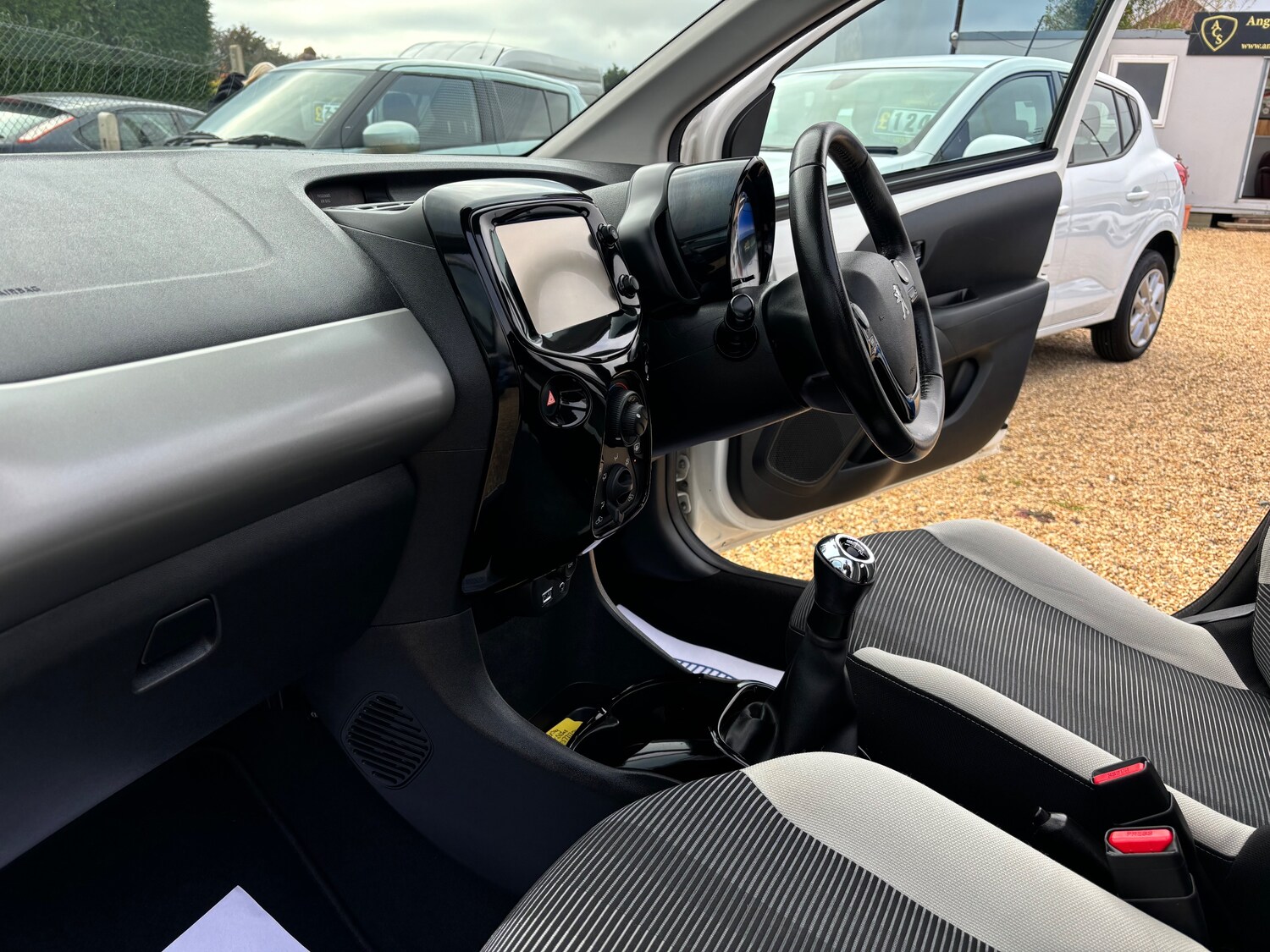 Used Peugeot 108 2016 for sale - 76187023: Photo 36