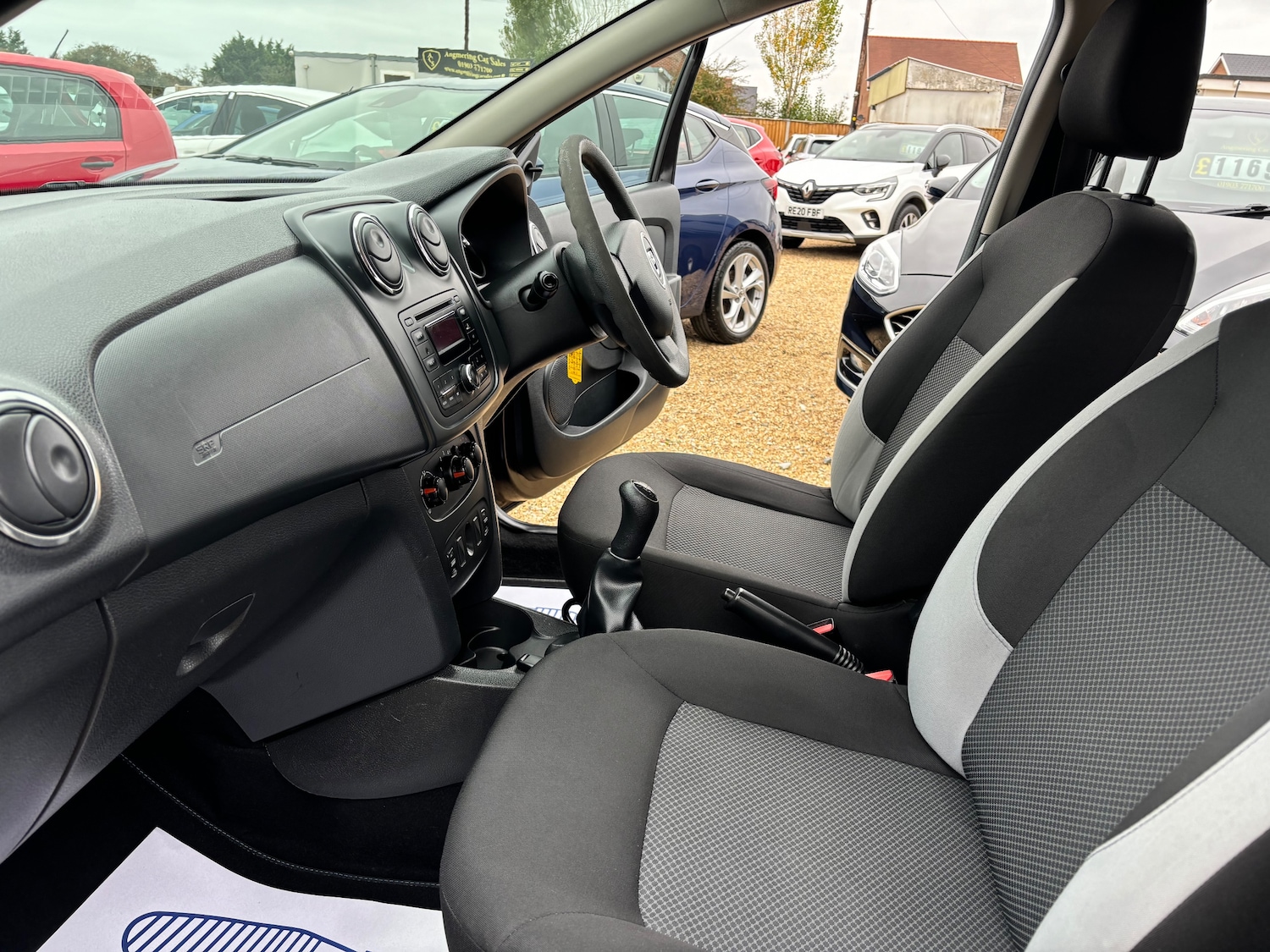 Used Dacia Sandero 2015 for sale - 76165169: Photo 25