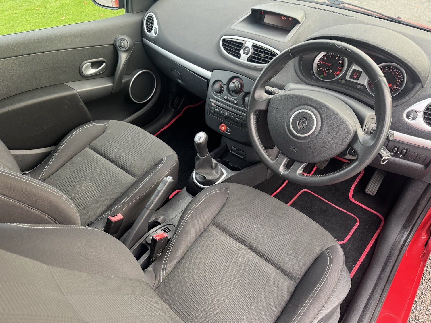 Used Renault Clio 2009 for sale - 76149314: Photo 12