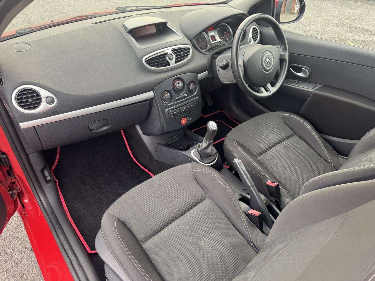 Used Renault Clio 2009 for sale - 76149314: Photo 9