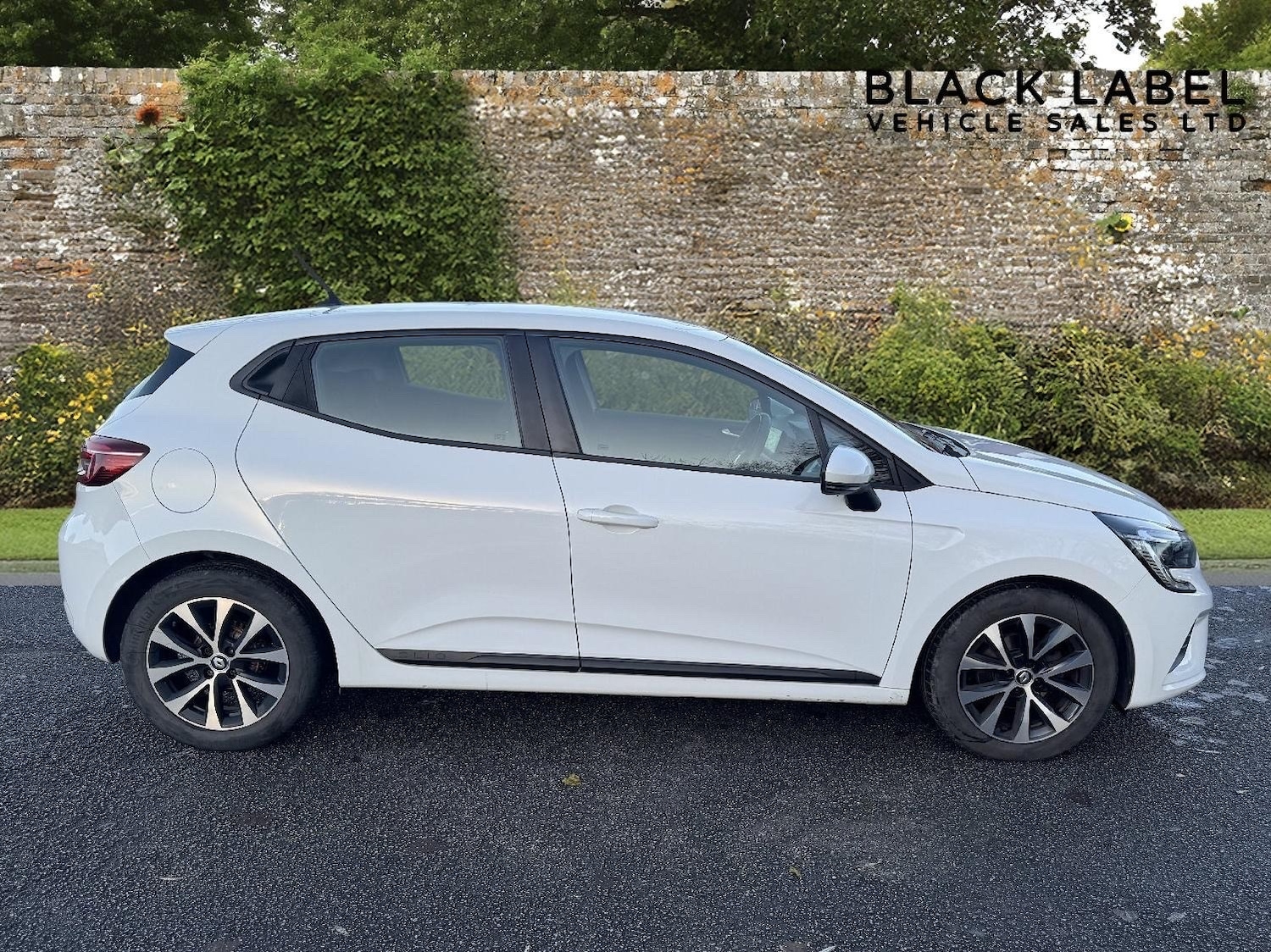 Used Renault Clio 2021 for sale - 76741265: Photo 2