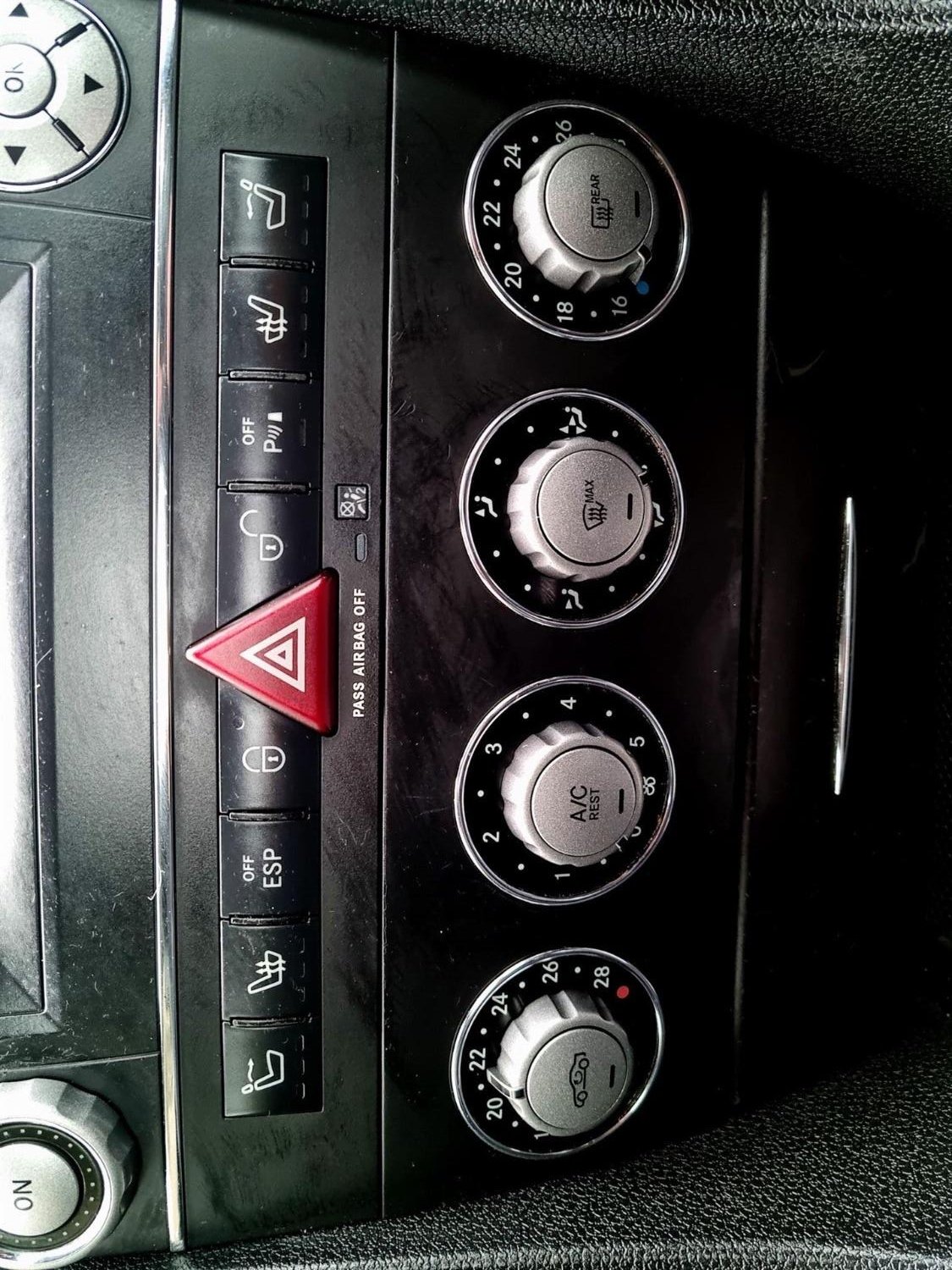 Used Mercedes-Benz SLK 2010 for sale - 76793615: Photo 18