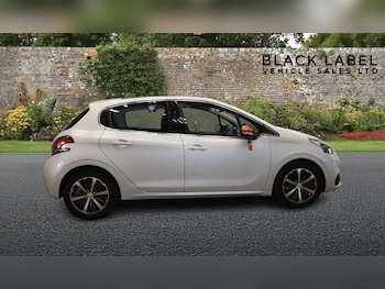 Used Peugeot 208 2017 for sale - 75806442: Photo