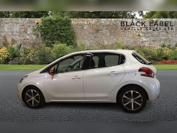 Used Peugeot 208 2017 for sale - 75806442: Photo