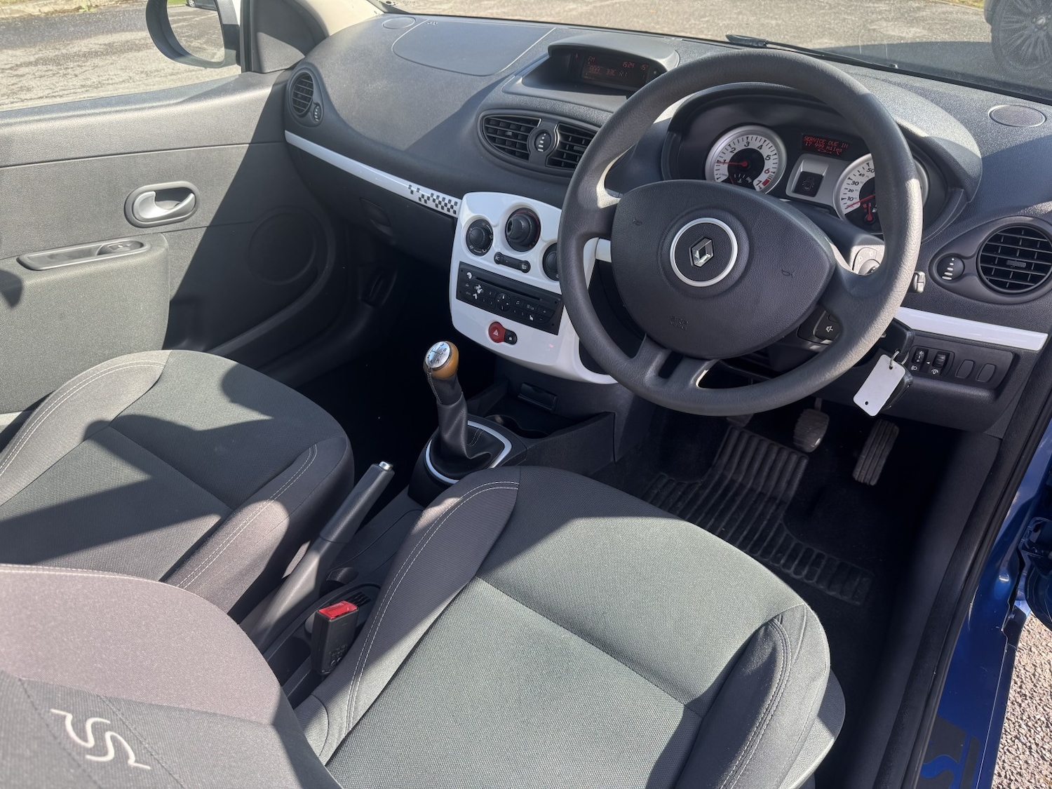 Used Renault Clio 2010 for sale - 76719012: Photo 14