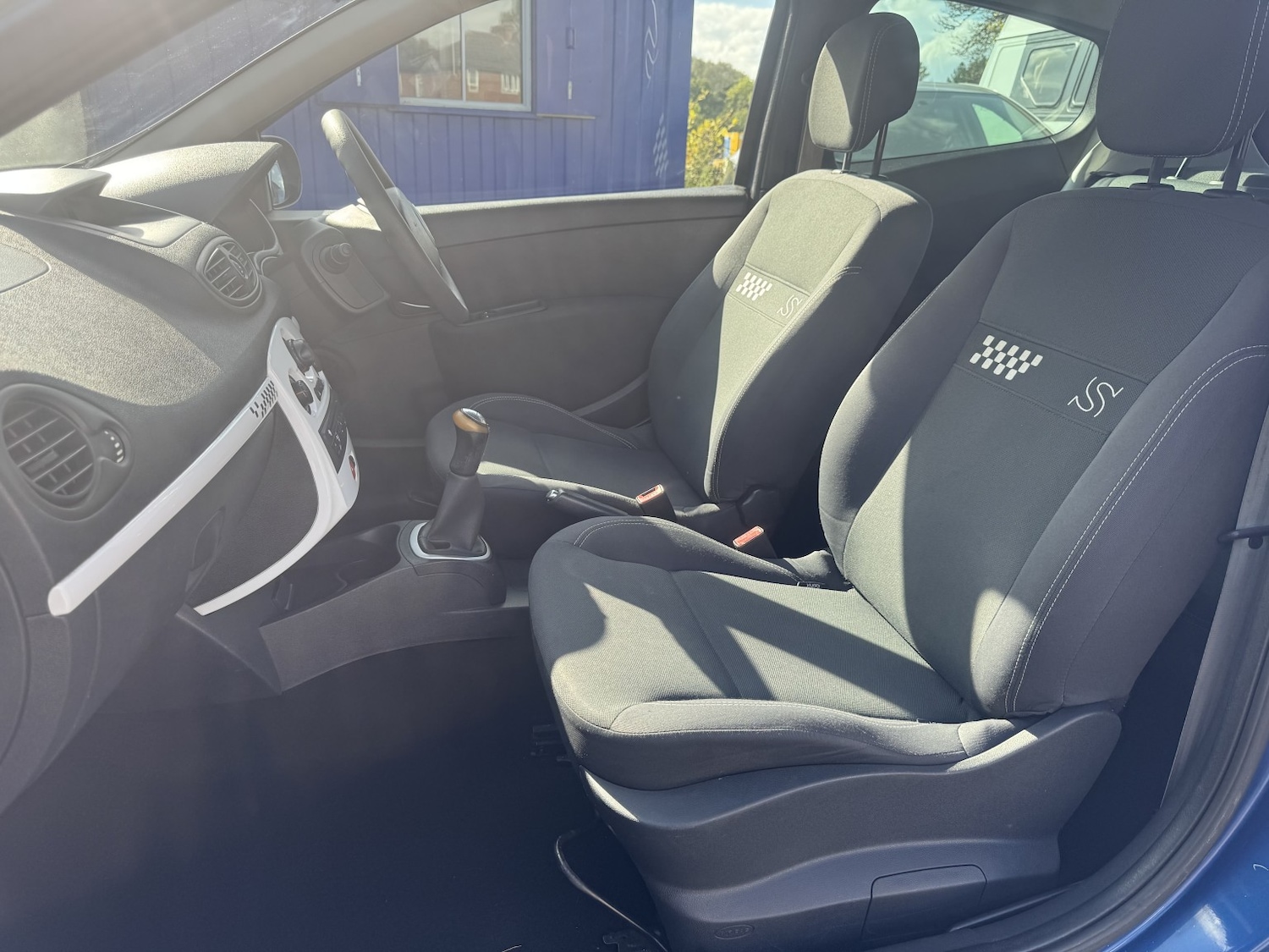 Used Renault Clio 2010 for sale - 76719012: Photo 18