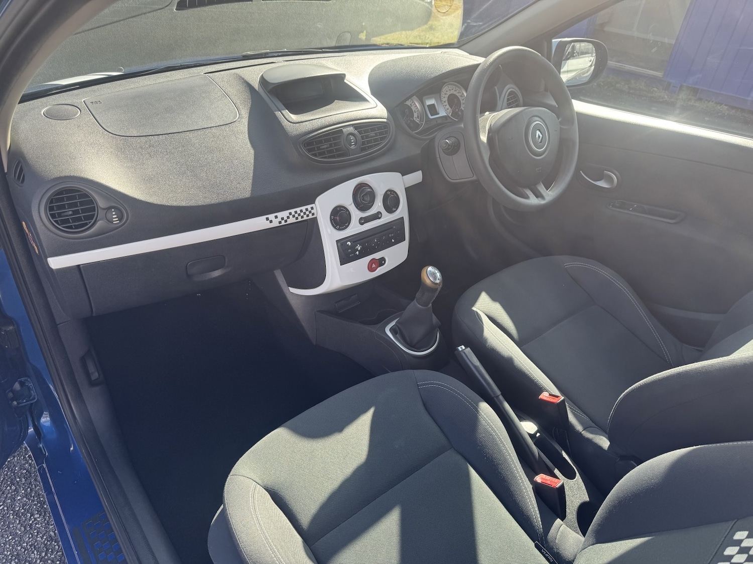 Used Renault Clio 2010 for sale - 76719012: Photo 19