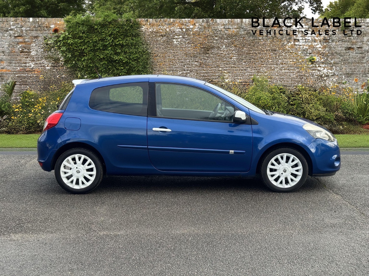 Used Renault Clio 2010 for sale - 76719012: Photo 2