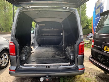 Used Volkswagen Transporter 2018 for sale - 78752119: Photo