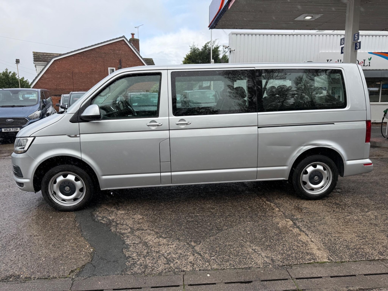 Used Volkswagen Transporter Shuttle 2017 for sale - 76994769: Photo 2