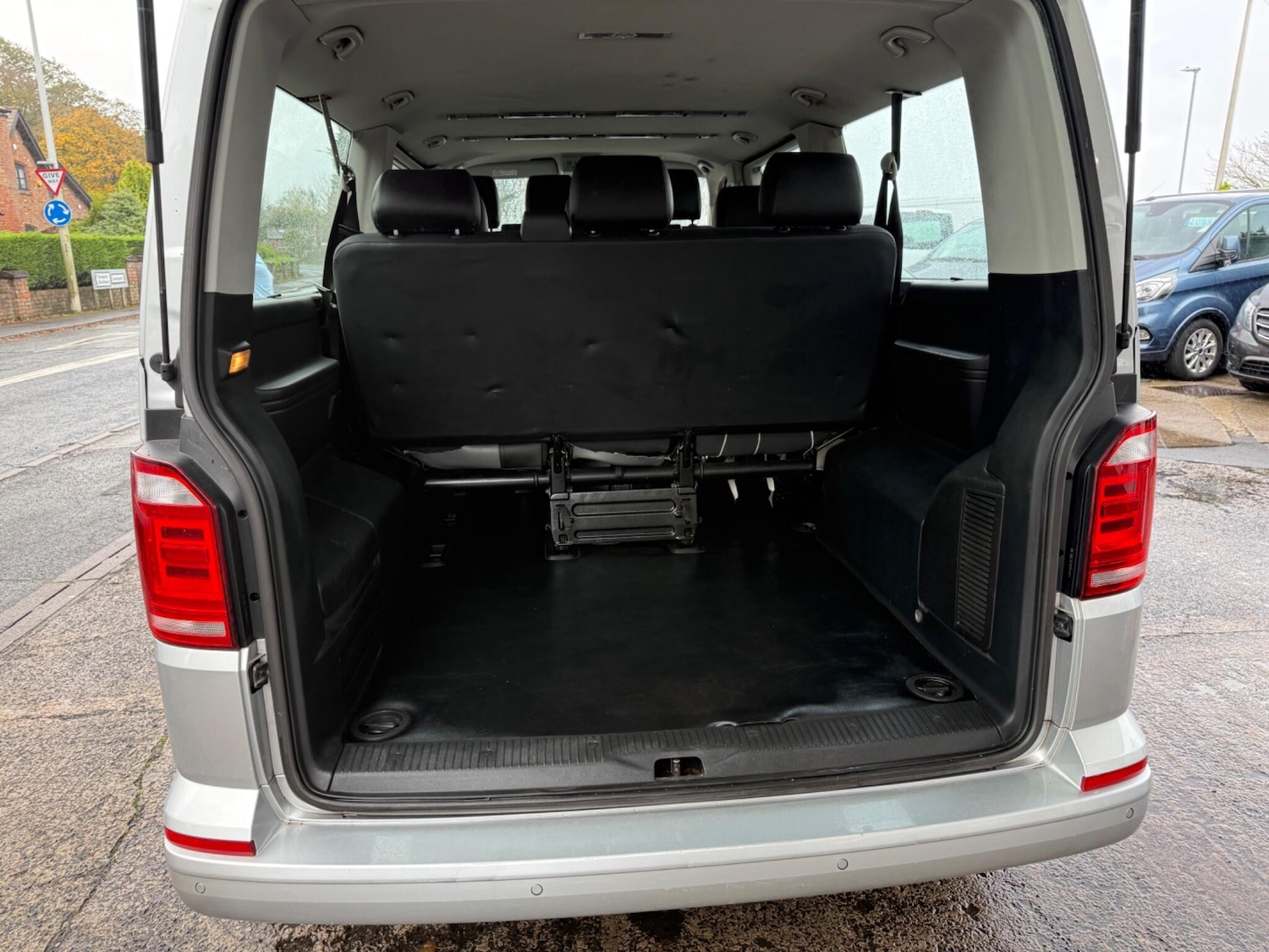 Used Volkswagen Transporter Shuttle 2017 for sale - 76994769: Photo 6