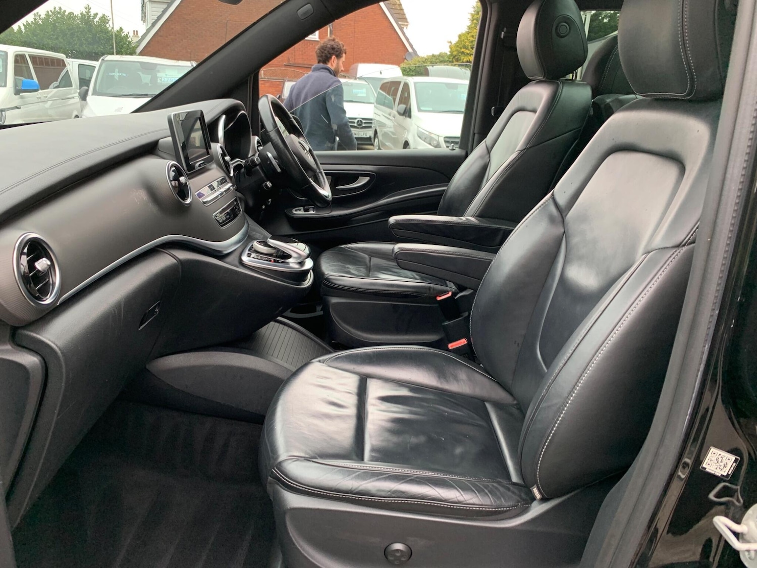 Used Mercedes-Benz V-Class 2017 for sale - 77511295: Photo 20