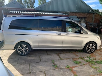 Used Mercedes-Benz V-Class 2017 for sale - 75741677: Photo