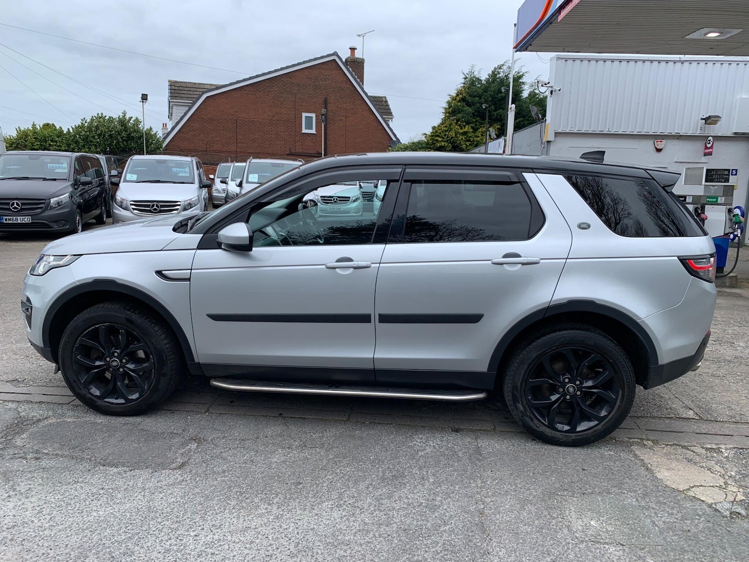 Used Land Rover Discovery Sport 2017 for sale - 78073129: Photo 5