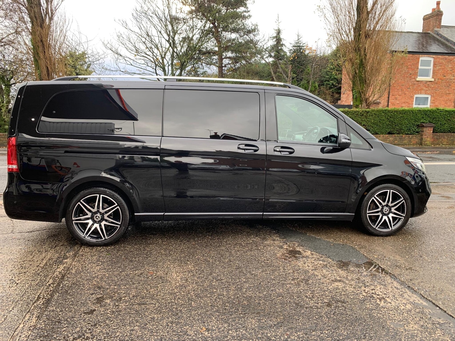 Used Mercedes-Benz V-Class 2020 for sale - 76572479: Photo 2