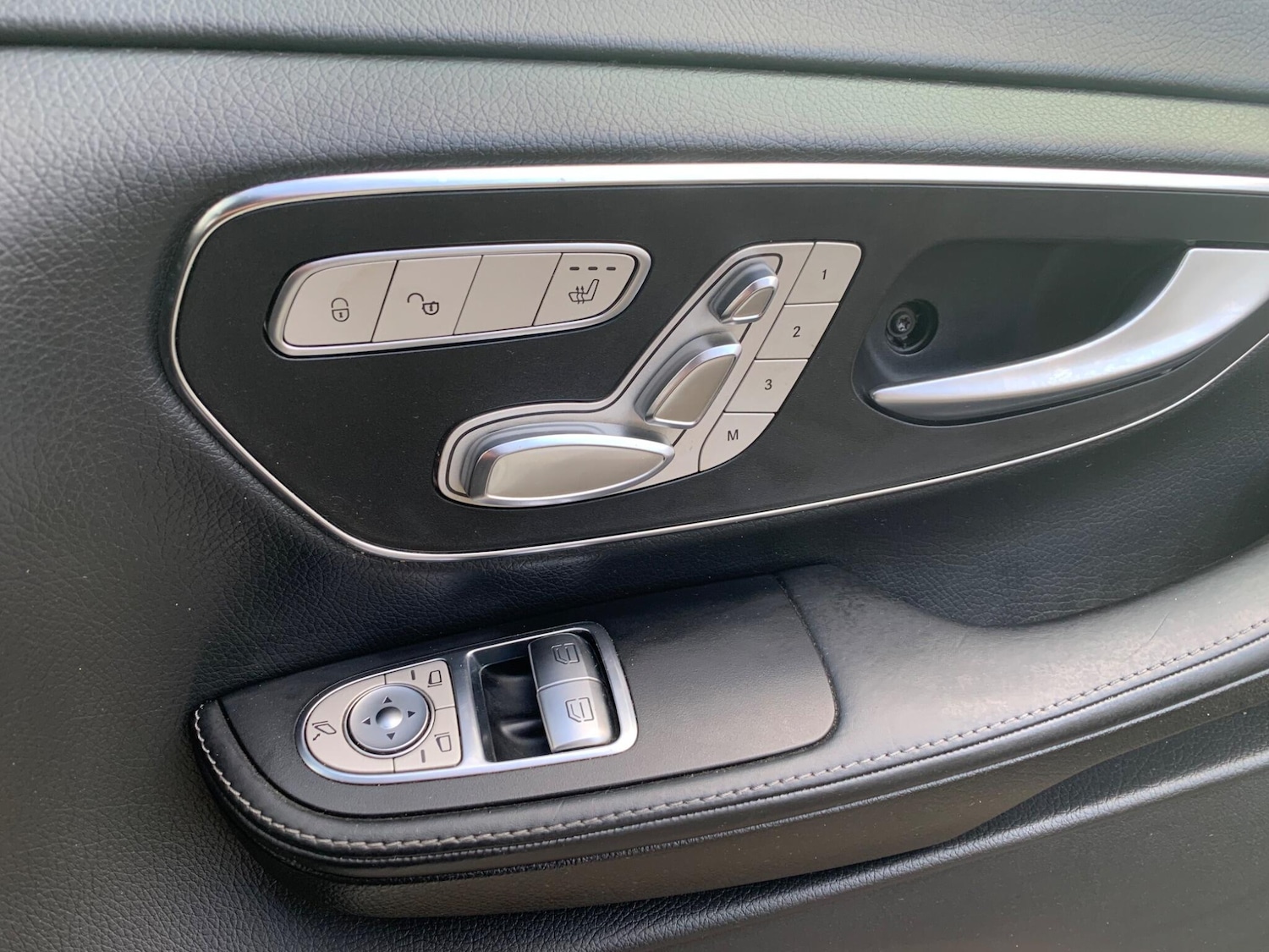 Used Mercedes-Benz V-Class 2016 for sale - 76122703: Photo 16