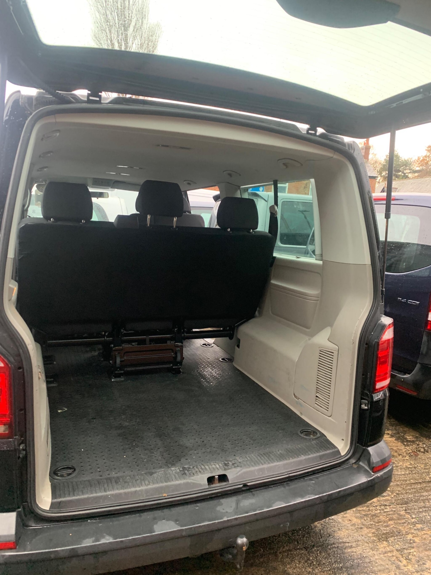 Used Volkswagen Transporter Shuttle 2019 for sale - 76644726: Photo 8