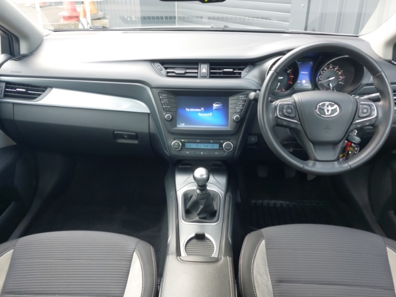 Used Toyota Avensis 2017 for sale - 77938950: Photo 2