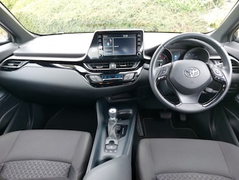 Used Toyota C-HR 2023 for sale - 75332804: Photo