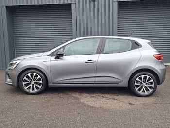 Used Renault Clio 2023 for sale - 79356720: Photo