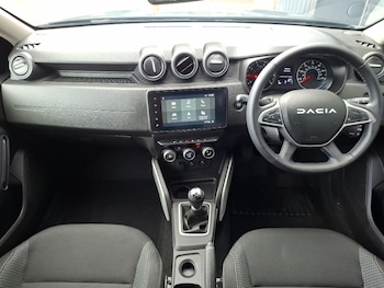 Used Dacia Duster 2023 for sale - 79447524: Photo