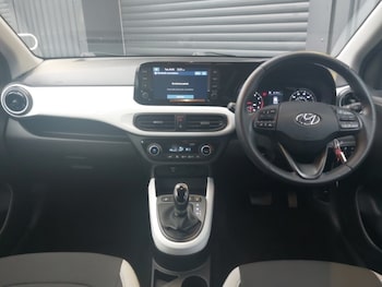 Used Hyundai i10 2022 for sale - 77664118: Photo