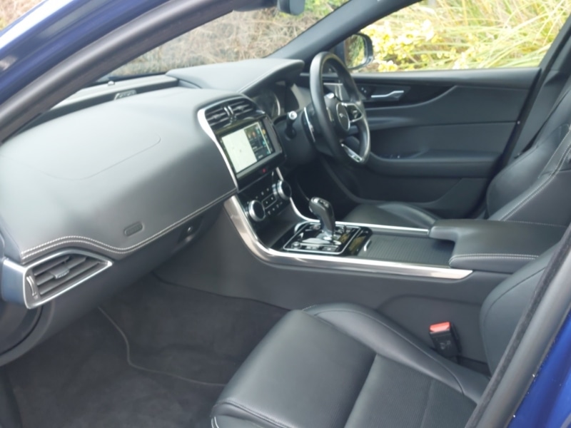 Used Jaguar XE 2020 for sale - 77062701: Photo 5