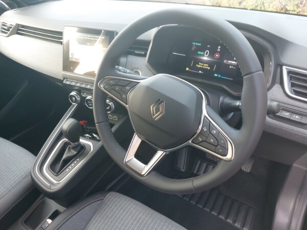 Used Renault Clio 2025 for sale - 76233500: Photo 2