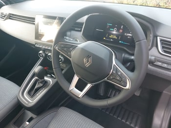 Used Renault Clio 2025 for sale - 76233500: Photo 2