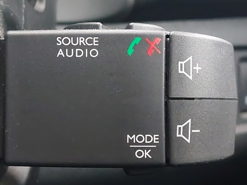 Used Renault Clio 2018 for sale - 76707940: Photo 14