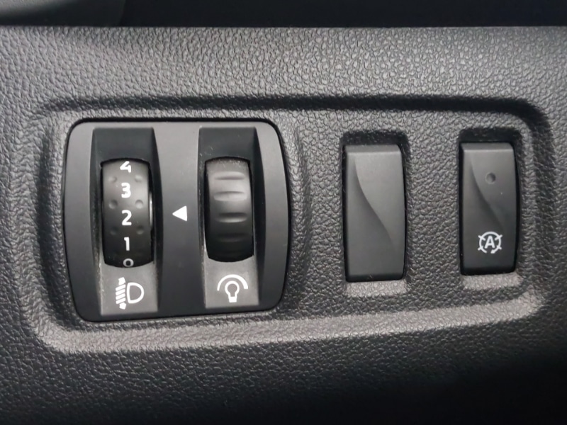 Used Renault Clio 2018 for sale - 76707940: Photo 15