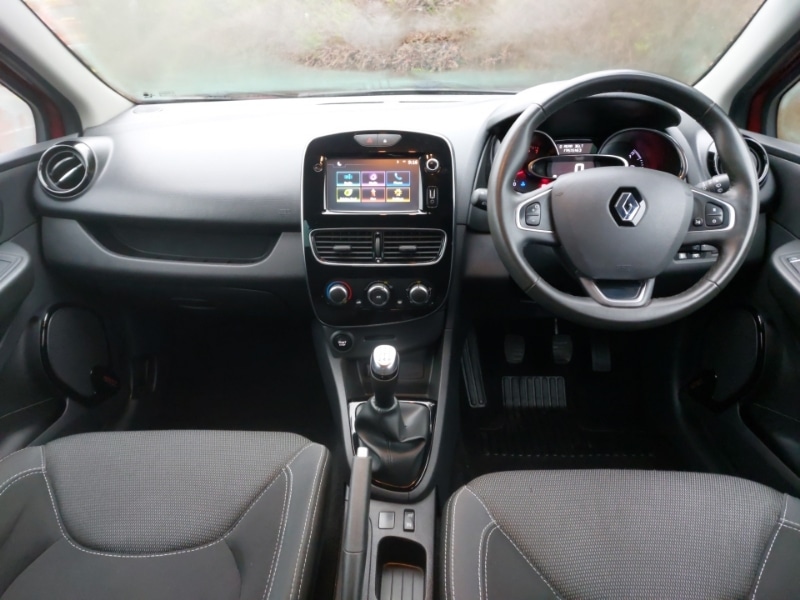 Used Renault Clio 2018 for sale - 76707940: Photo 2