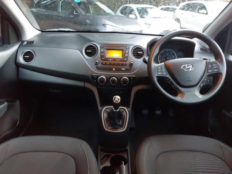 Used Hyundai i10 2017 for sale - 76741787: Photo 2