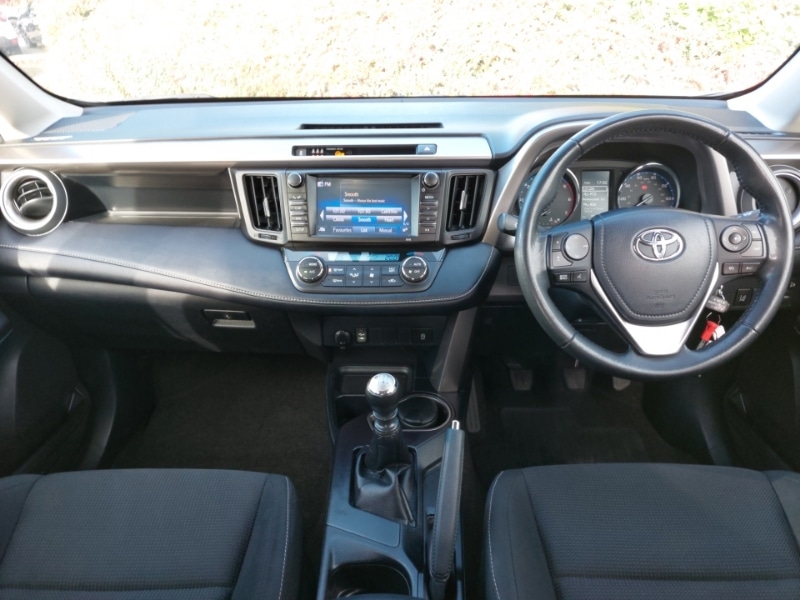Used Toyota RAV4 2017 for sale - 76180620: Photo 2