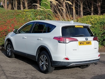 Used Toyota RAV4 2017 for sale - 76180620: Photo 3