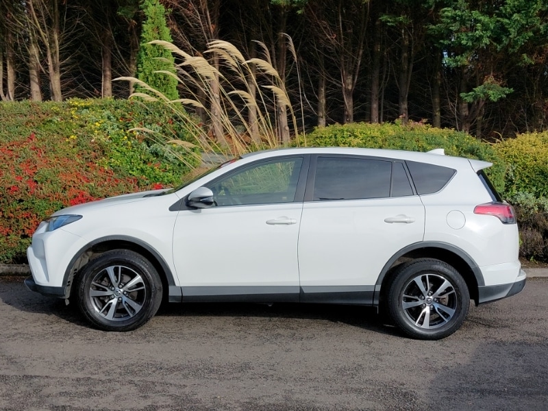 Used Toyota RAV4 2017 for sale - 76180620: Photo 4