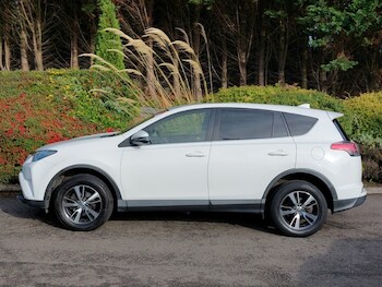 Used Toyota RAV4 2017 for sale - 76180620: Photo 4