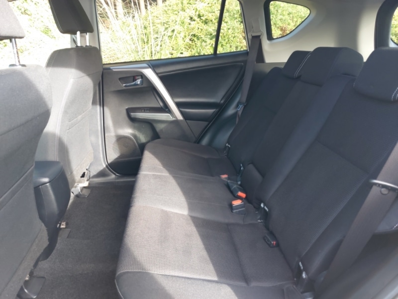 Used Toyota RAV4 2017 for sale - 76180620: Photo 6