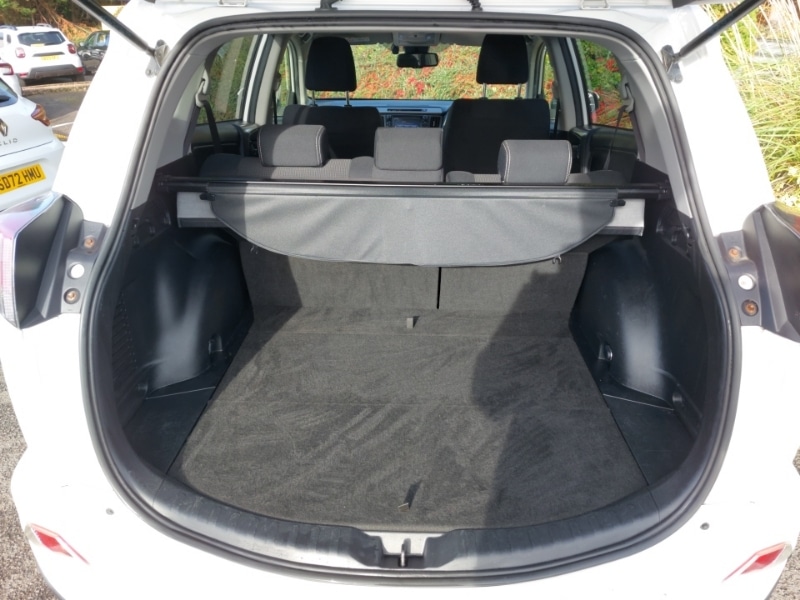 Used Toyota RAV4 2017 for sale - 76180620: Photo 8