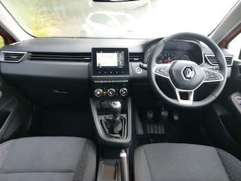 Used Renault Clio 2023 for sale - 76414460: Photo