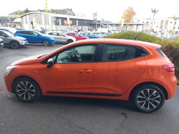 Used Renault Clio 2023 for sale - 76414460: Photo