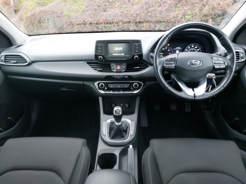 Used Hyundai i30 2017 for sale - 76707937: Photo 2