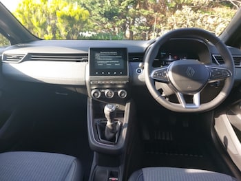 Used Renault Clio 2025 for sale - 76233766: Photo 2