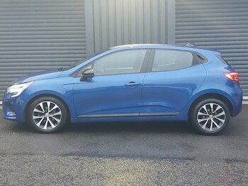 Used Renault Clio 2023 for sale - 77343106: Photo