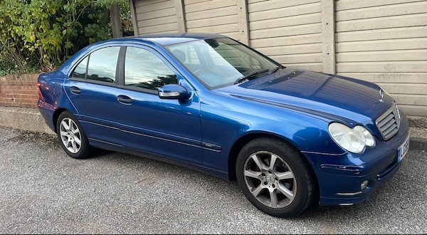 Used Mercedes-Benz C-Class 2005 for sale - 76212175: Photo 2